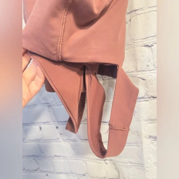 Athleta Conscious Cut Out Crop A-C Sports tank Size Large NWOT - Picture 3 of 10